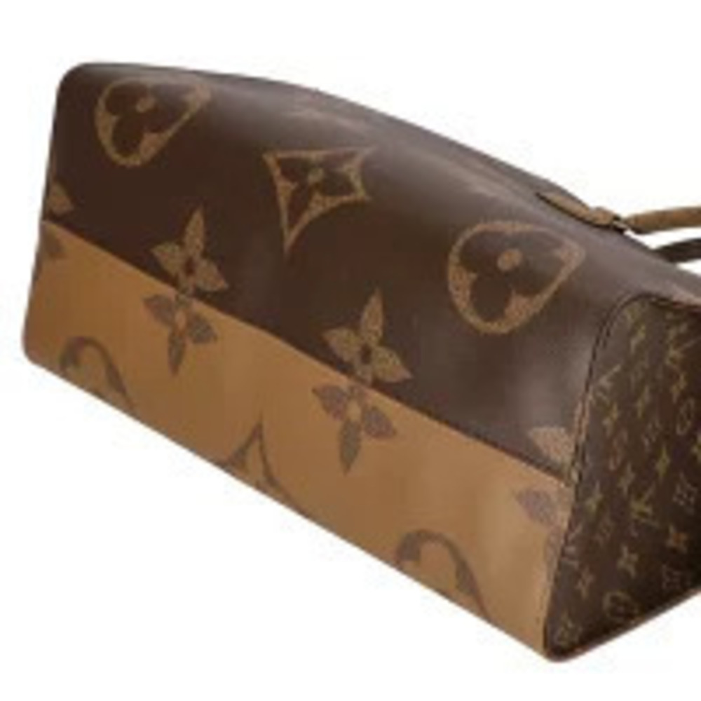 Louis Vuitton OnTheGo Reverse SA Giant Monogram View 4